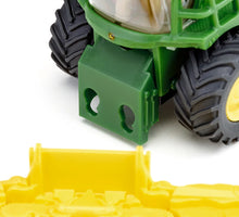 Afbeelding in Gallery-weergave laden, SIKU 1794 - John Deere 8500i maïshakselaar
