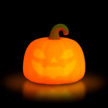 Afbeelding in Gallery-weergave laden, Legami Halloween - Rechargeable LED Light in Silicone - Soft Dreams Pumpkin

