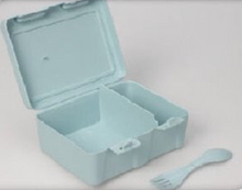 Afbeelding in Gallery-weergave laden, Lunchbox met spork lichtblauw met leeuw

