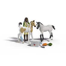 Afbeelding in Gallery-weergave laden, Schleich Horse Club Sarah's EHBO-set - 42777
