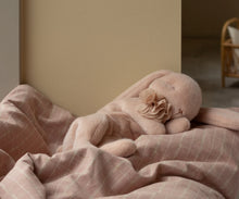 Afbeelding in Gallery-weergave laden, Sleeping bunny plush, Small - powder 16-5990-00
