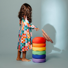 Afbeelding in Gallery-weergave laden, Stapelstein Super Confetti Rainbow 6 stuks + balance board
