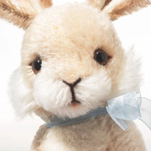 Afbeelding in Gallery-weergave laden, Steiff Collectors item - Hoppy lentehaasje 19 cm Pasen
