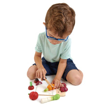 Afbeelding in Gallery-weergave laden, Tender Leaf Toys houten snijplank Mini Chef
