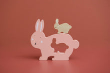 Afbeelding in Gallery-weergave laden, Trixie houten puzzeldier Mrs. Rabbit
