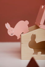 Afbeelding in Gallery-weergave laden, Trixie houten huisje Mrs. Rabbit
