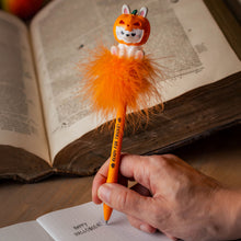 Afbeelding in Gallery-weergave laden, Legami Halloween - Light-up Ballpoint Pen - Pumpkin Bunny - Writing is Magic
