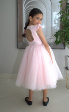 Afbeelding in Gallery-weergave laden, Yuko B. prachtige jurk Fiona rose - maat 6-8 jaar/130 cm
