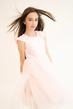 Afbeelding in Gallery-weergave laden, Yuko B. prachtige jurk Fiona rose - maat 6-8 jaar/130 cm
