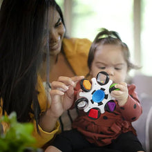 Afbeelding in Gallery-weergave laden, Baby Einstein Curiosity Clutch Sensory Toy
