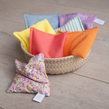 Afbeelding in Gallery-weergave laden, Little Botanic Label - Sensorische pittenzakjes 7 stuks - Pastel + confetti pastel
