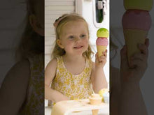 Video laden en afspelen in Gallery-weergave, Hape Toys Ga Creamy Dreamy Ice Cream Corner - E3217
