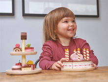 Afbeelding in Gallery-weergave laden, Tender Leaf Toys houten verjaardagstaart chocolade - met kaarsjes
