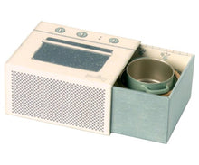 Afbeelding in Gallery-weergave laden, Maileg cooking set - poppenfornuis met kookgerei 11-0112-00
