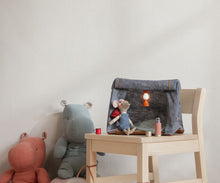 Afbeelding in Gallery-weergave laden, Maileg poppenhuis muizen Happy Camper Tent Mouse 11-2400-00
