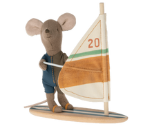 Afbeelding in Gallery-weergave laden, Maileg Beach Mouse, Strand muis surfer kleine broer muis 17-2105-00
