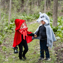 Afbeelding in Gallery-weergave laden, Great Pretenders verkleedcape Woodland Sprookjes Roodkapje cape, maat 4-6 jaar
