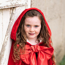 Afbeelding in Gallery-weergave laden, Great Pretenders verkleedcape Woodland Sprookjes Roodkapje cape, maat 4-6 jaar
