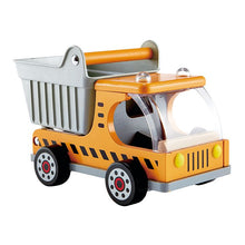 Afbeelding in Gallery-weergave laden, Hape Toys houten kiepauto vrachtwagen Dumper Truck - E3013
