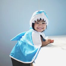 Afbeelding in Gallery-weergave laden, Great Pretenders verkleedcape Baby Shark haai, maat 2-3 jaar
