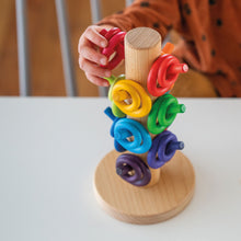 Afbeelding in Gallery-weergave laden, Grimm&#39;s houten sorteerhulp bouwringen Regenboog - 10162
