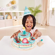 Afbeelding in Gallery-weergave laden, Hape Toys Interactive Happy Birthday Cake, verjaardagstaart - E3180
