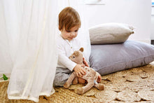 Afbeelding in Gallery-weergave laden, Lassig Lela knuffel hertje 25 cm - groot model

