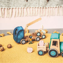 Afbeelding in Gallery-weergave laden, Lilliputiens Rosalie de koe houten traktor / tractor - 83233
