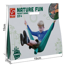 Afbeelding in Gallery-weergave laden, Hape Toys Nature fun Pocket Swing, draagbare schommel - E5573
