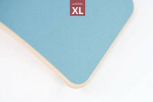 Afbeelding in Gallery-weergave laden, Wobbel XL blank gelakt met vilt sky blue - lucht blauw

